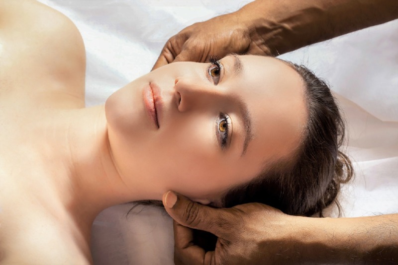 head-massage-3530560_1280.jpg
