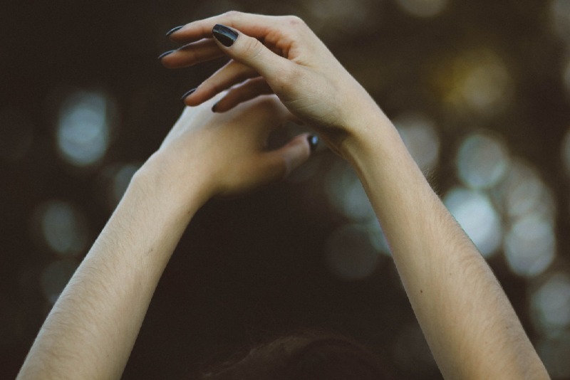 fingers-1869182_1280.jpg